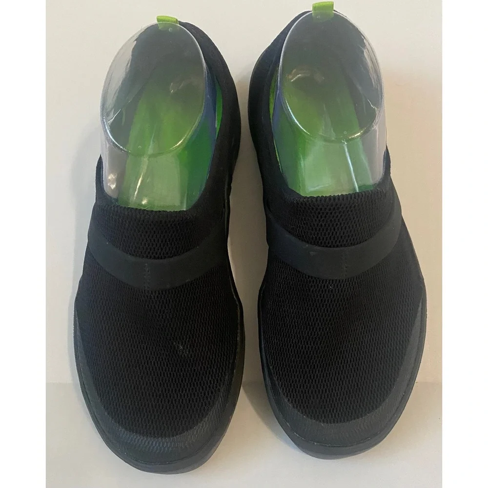 OOFOS OOmg  EEZEE Low Black Mesh Recovery Comfort shoe.  Slip On Womens 9 EU 40